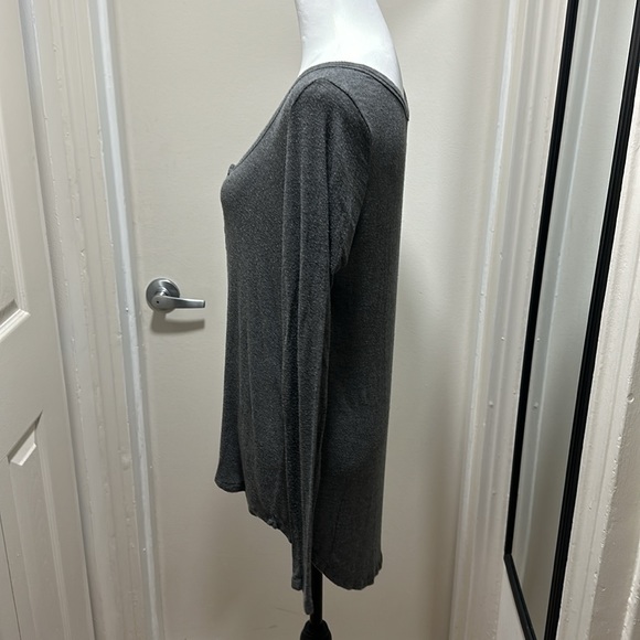 Brandy Melville Long Sleeve - Super Soft - Picture 2 of 7